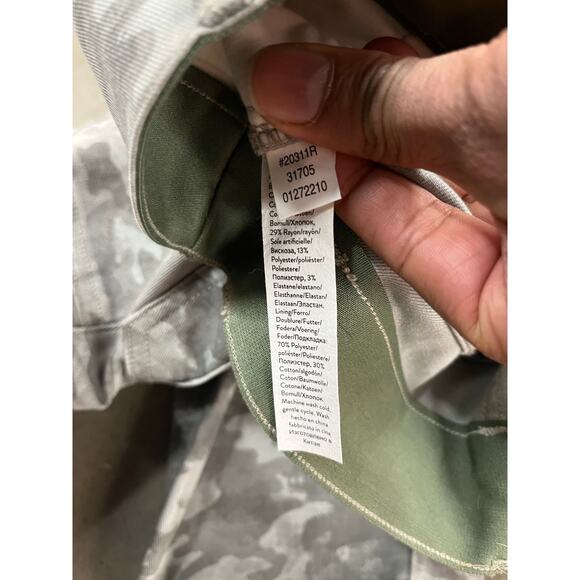SPANX - Cropped Twill Cargo Pants / Army Fatigue / S / NWT - Picture 9 of 9